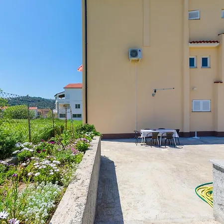 And Sime M Apartament Lopar