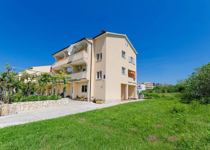 Apartment And Sime M *