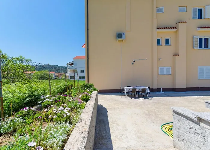 And Sime M Apartment Lopar
